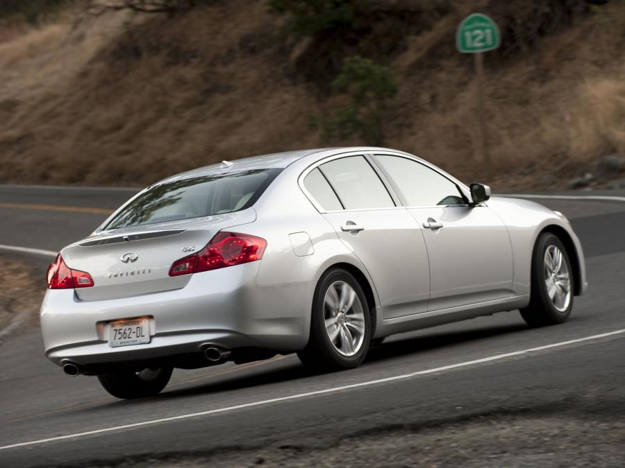  Infiniti G25 2010 года  (фото 2 из 6)